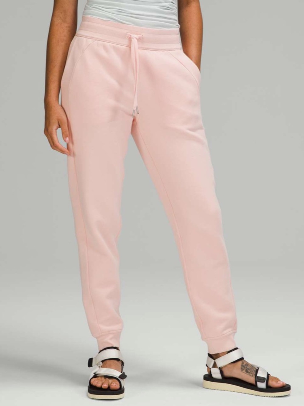Lululemon Scuba High-Rise Jogger *Fleece 28"
Pink Mist size 4